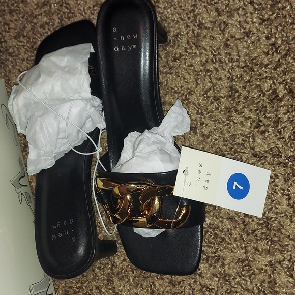 Woman's heels - Picture 3 of 7